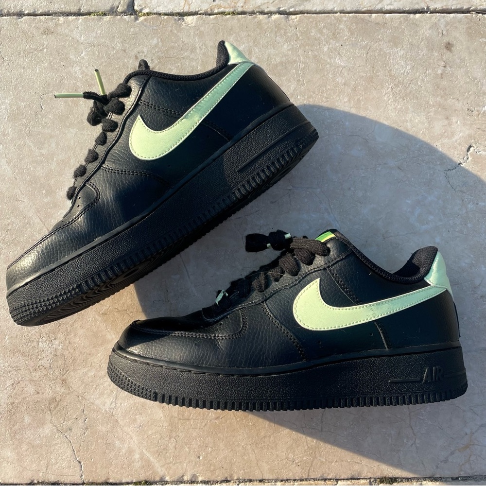 Nike Air Force 1 Black/Barley Volt